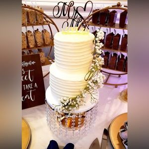 Gold cake stand with jewels